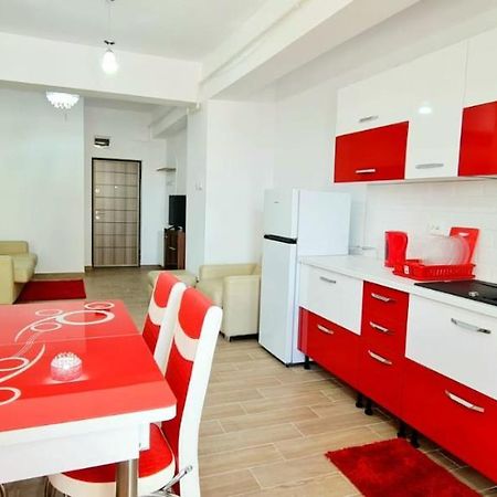 Red Accommodation Near Palas Mall Iasi Bagian luar foto