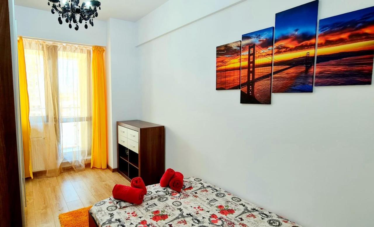 Red Accommodation Near Palas Mall Iasi Bagian luar foto