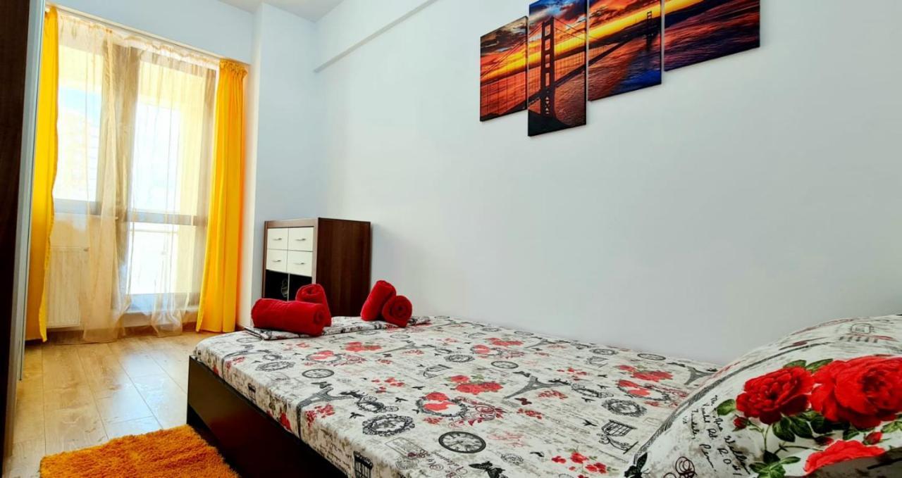 Red Accommodation Near Palas Mall Iasi Bagian luar foto